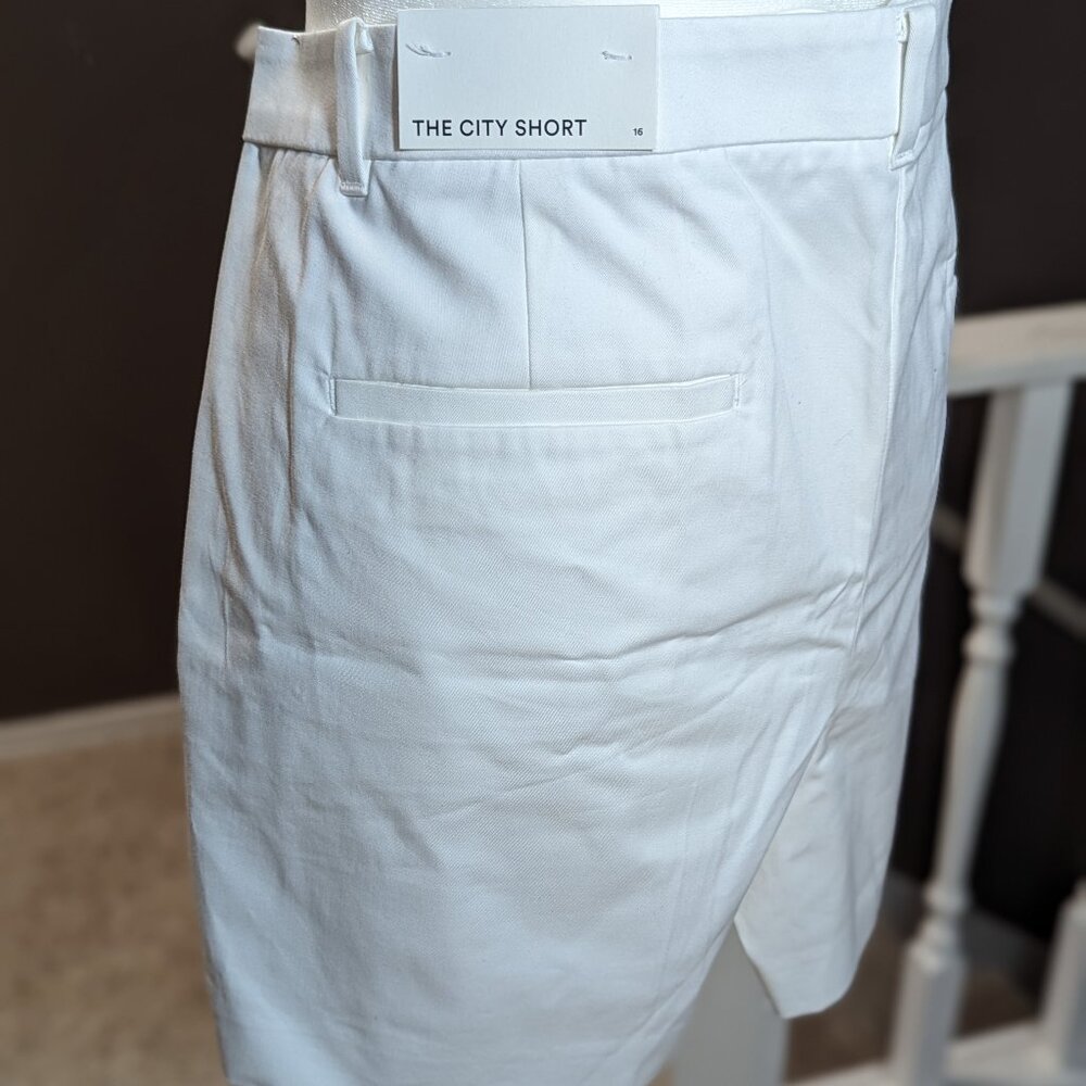 Ann Taylor White City Short. Size 16. NWT - Picture 5 of 9